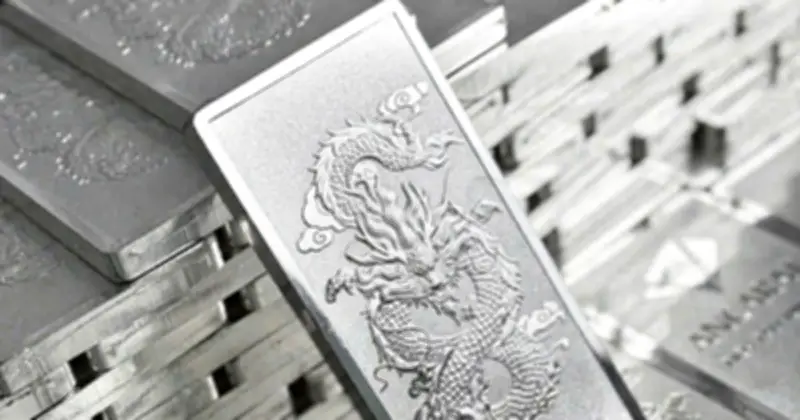 Giá bạc sáng nay giảm mạnh hơn 6 triệu đồng/kg, chuyên gia cảnh báo rủi ro lớn