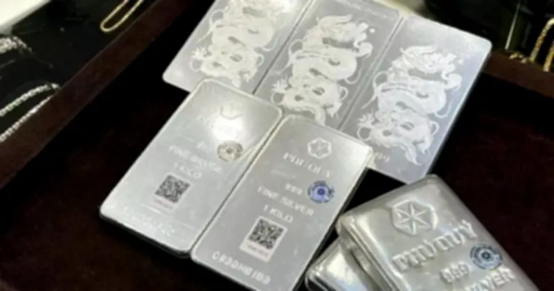 Giá bạc thế giới tăng mạnh bất chấp USD mạnh, hướng tới xu hướng phục hồi