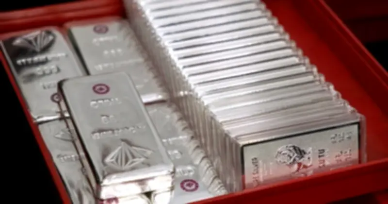 Giá bạc tiếp tục giảm sâu, thị trường 'chợ đen' xuất hiện nhiều lệnh mua giá thấp