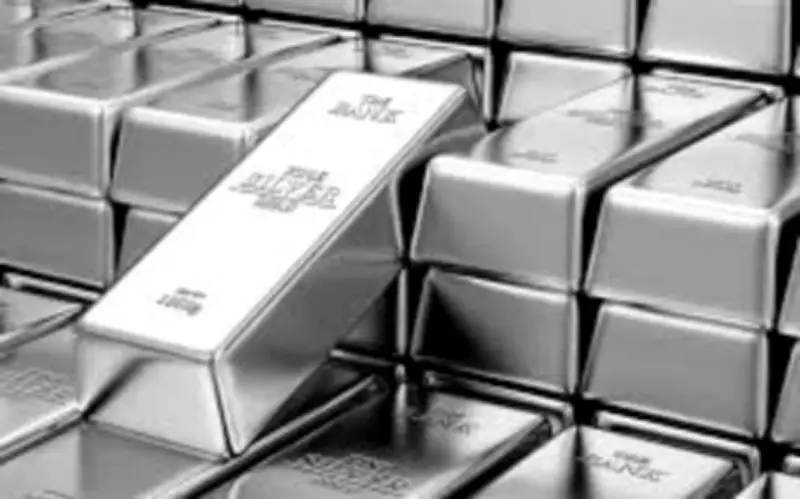 Giá bạc trong nước giảm mạnh, trái ngược với xu hướng tăng trên thị trường quốc tế