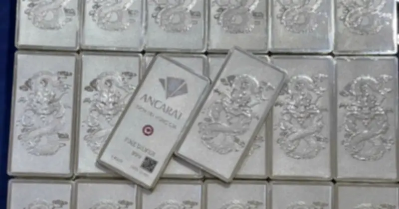 Giá bạc trong nước giảm nhẹ, thị trường thế giới hạ nhiệt sau cơn sốt