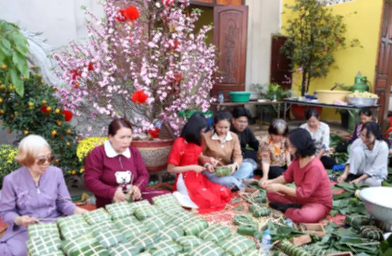 Giữ Hồn Quê Qua Màu Bánh Chưng Xanh Trên Đất Triệu Voi