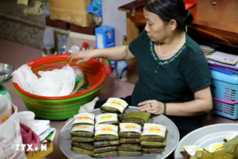 Giữ Hồn Tết Cổ Truyền Qua Nghề Cấp Bánh Phu Thê Đình Bảng