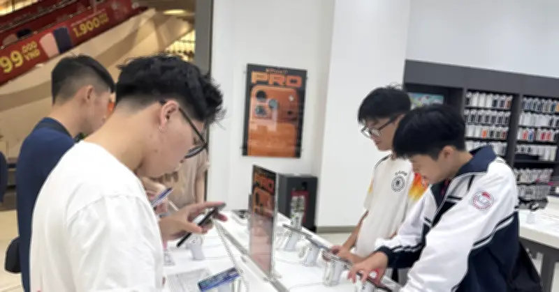 Giá iPhone 17 chỉ giảm nhẹ, iPhone đời cũ hút khách dịp Tết