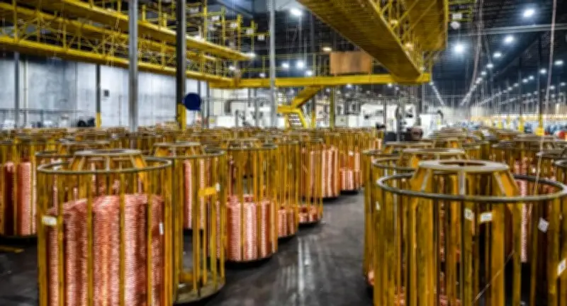 Giá đồng tăng phiên thứ hai liên tiếp, tiến gần mức 13.000 USD một tấn