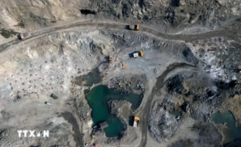 Giá quặng sắt giảm mạnh do nguồn cung dồi dào và nhu cầu yếu