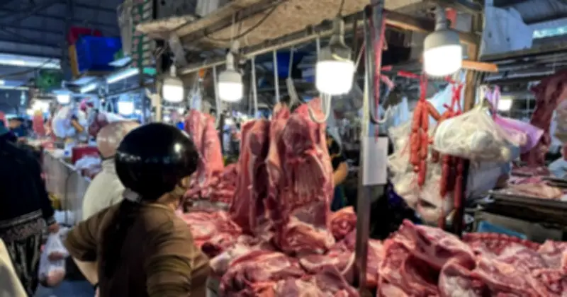 Giá Thịt Heo Tăng Mạnh Trước Tết, Khách Mua Sắm Đông Nghịt Tại TP HCM