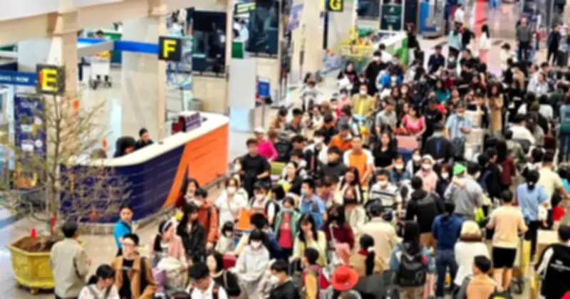 Giá vé Hà Nội - TP.HCM tăng vọt, vé phổ thông hết sạch trong dịp cao điểm Tết