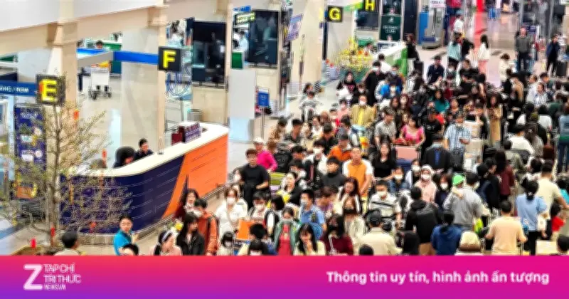 Giá vé máy bay Hà Nội - TP.HCM cao ngất sau Tết, lượng khách sân bay tăng kỷ lục