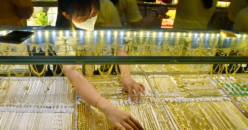 Giá vàng bật tăng mạnh, chạm đỉnh cao nhất trong ba tuần