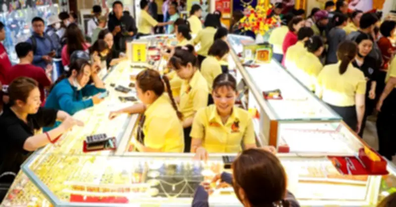 Giá vàng giảm bất ngờ ngày vía Thần tài, thị trường chứng khoán tăng mạnh