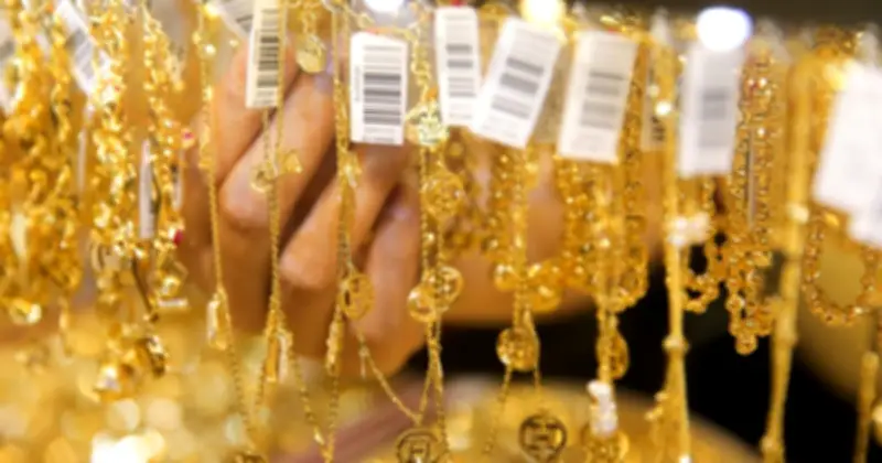Giá vàng tăng mạnh ngày mùng 3 Tết, chênh lệch lớn giữa các tiệm vàng