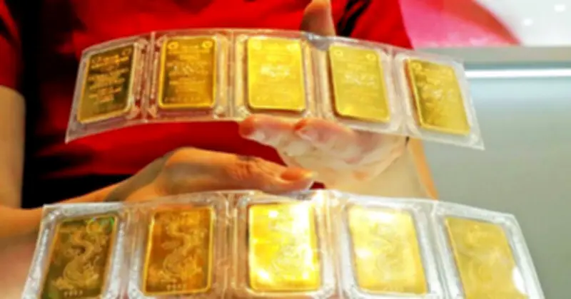 Giá vàng trong nước bật tăng 2 triệu đồng/lượng, vàng thế giới vượt 5.000 USD