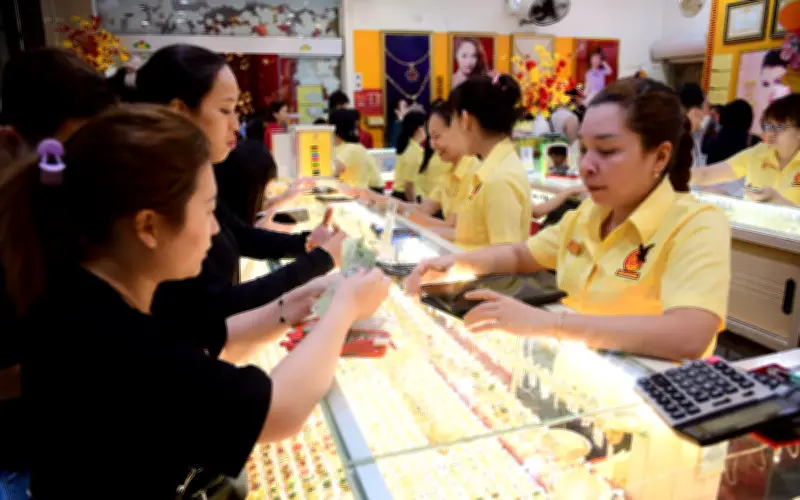 Giá vàng trong nước cao hơn thế giới 20 triệu đồng, chênh lệch mua bán 3 triệu đồng