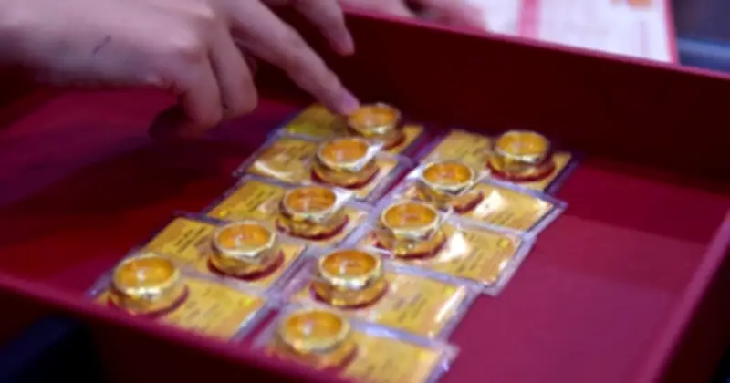 Giá vàng trong nước giảm mạnh, thế giới lao dốc 17 USD/ounce