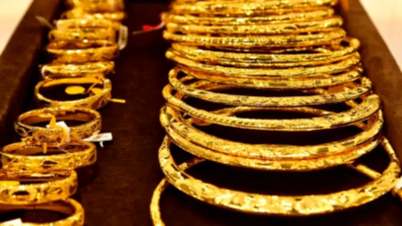Giá vàng trong nước đứng yên, thế giới bật tăng bất chấp dữ liệu việc làm Mỹ mạnh