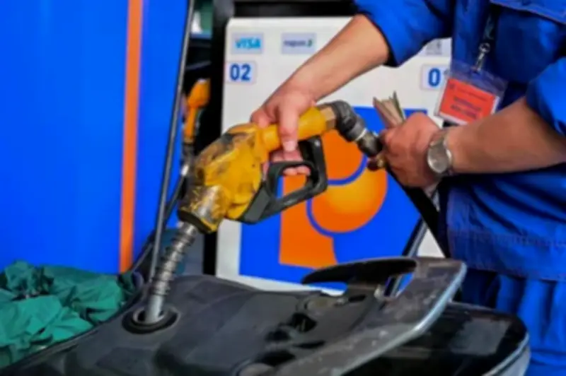Giá Xăng Dầu Đồng Loạt Tăng Từ 15h Ngày 12/2, RON95 Vượt 19.000 Đồng/Lít