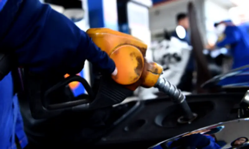 Giá Xăng Vượt Ngưỡng 20.000 Đồng Mỗi Lít, Tăng Mạnh Từ Chiều Nay