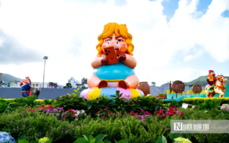 Gia Lai rực rỡ cụm linh vật Ngựa chào Xuân Bính Ngọ 2026 tại Quảng trường Nguyễn Tất Thành