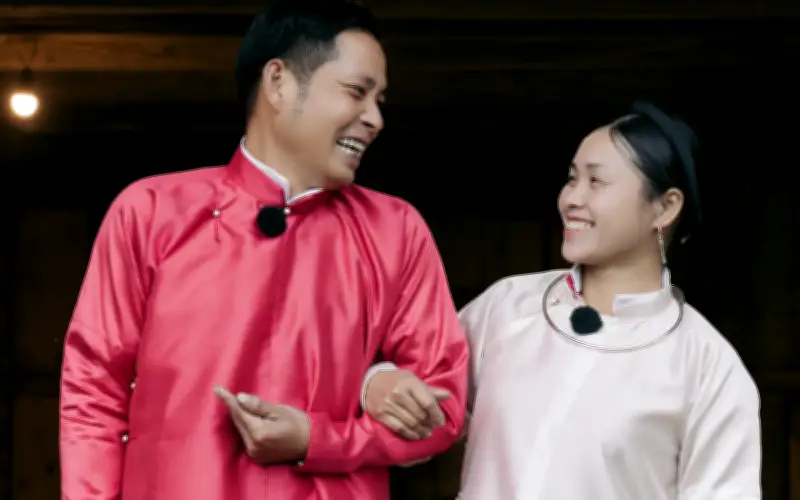 Gia Đình Haha: Giao Thoa Văn Hóa Độc Đáo Qua Áo Dài Và Trang Phục Dân Tộc Tày