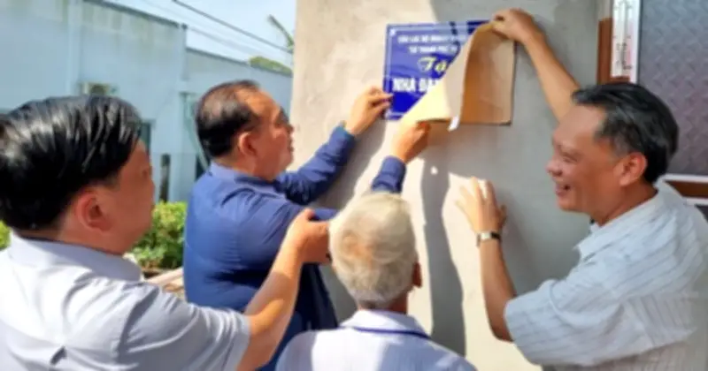 Gia đình khó khăn ở Đồng Tháp nhận nhà đại đoàn kết trị giá 200 triệu đồng