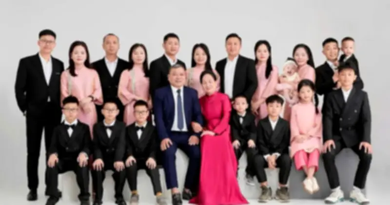 Gia đình Nghệ An: 5 con gái cùng 5 chàng rể về nhà ngoại ăn Tết, mừng thọ bố 70 tuổi