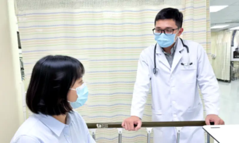 Gia đình đảo lộn vì sốt xuất huyết, bác sĩ cảnh báo nguy cơ xét nghiệm âm tính giả