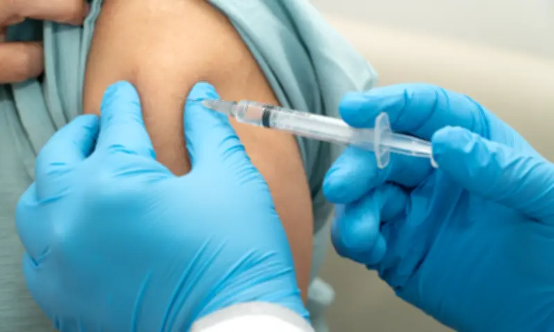 Gia đình tiêm vaccine nào để mở cửa đón Tết an toàn và trọn vẹn?