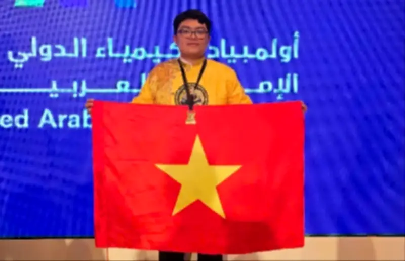 Giang Đức Dũng: Tài năng trẻ Việt Nam tỏa sáng với Huy chương Vàng Olympic Hóa học Quốc tế