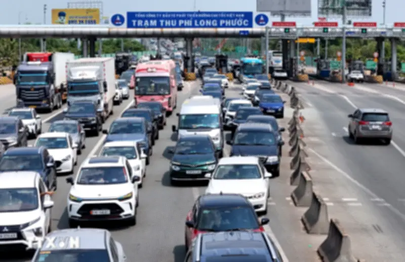 Giao thông cửa ngõ TP.HCM tăng cao ngày cuối kỳ nghỉ Tết