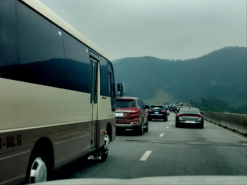 Giao thông cao tốc Bắc - Nam miền Trung mùng 4 Tết: Thông thoáng nhưng có điểm ùn cục bộ