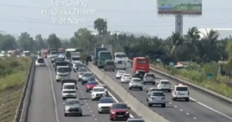 Giao thông cao tốc mùng 6 Tết cơ bản ổn định, lực lượng CSGT sẵn sàng ứng phó