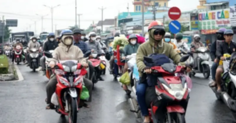 Giao thông ùn ứ cửa ngõ miền Tây chiều 30 Tết, xe nối đuôi dài hơn 2 km