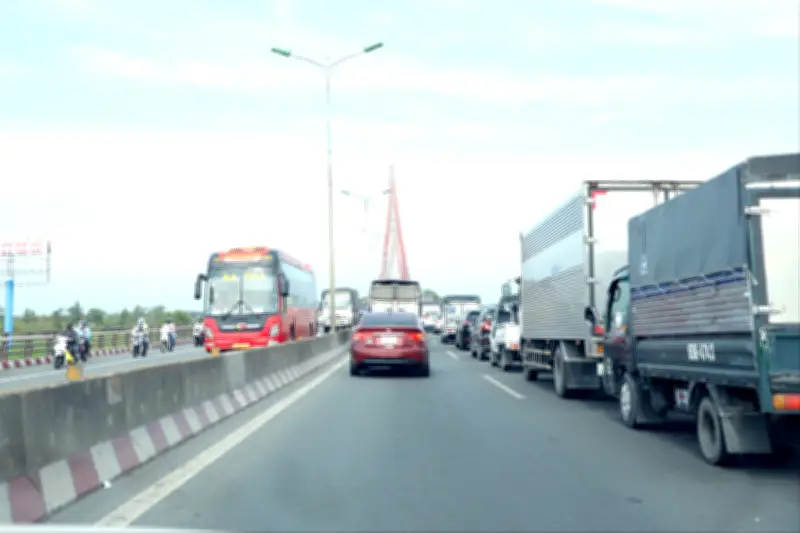 Giao thông ùn ứ nghiêm trọng trên cầu Cần Thơ dịp cận Tết