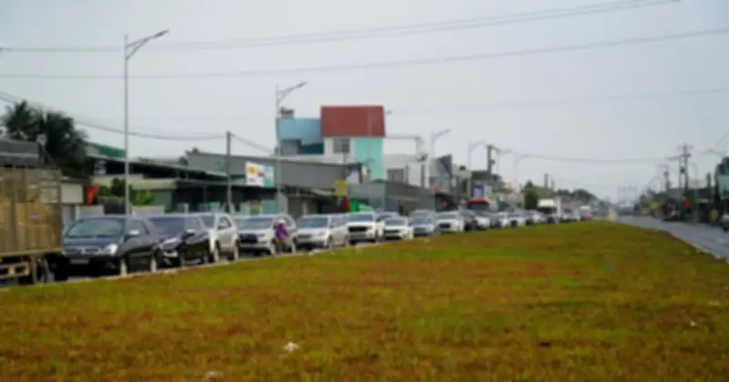 Giao thông ùn ứ nghiêm trọng trên quốc lộ 1 Đồng Tháp sau Tết Nguyên đán