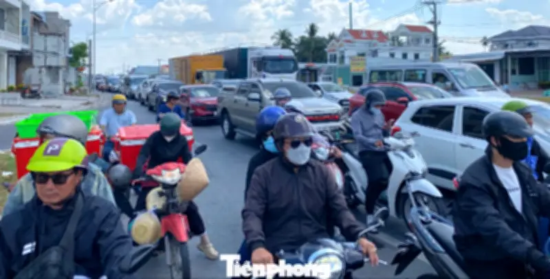 Giao thông ùn tắc nặng nề trên quốc lộ 1 và cao tốc sau Tết Nguyên đán