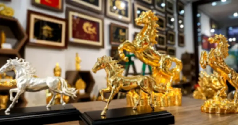 Giới nhà giàu Việt 'chơi' Tết xa xỉ với cây cảnh tỷ đồng, quà tặng dát vàng