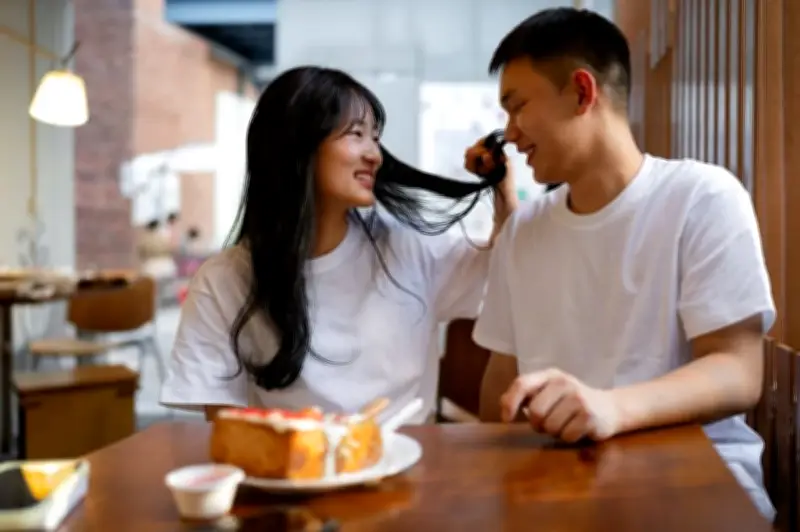 Giới trẻ Trung Quốc chia sẻ người yêu cũ trên mạng xã hội để giảm rủi ro hẹn hò