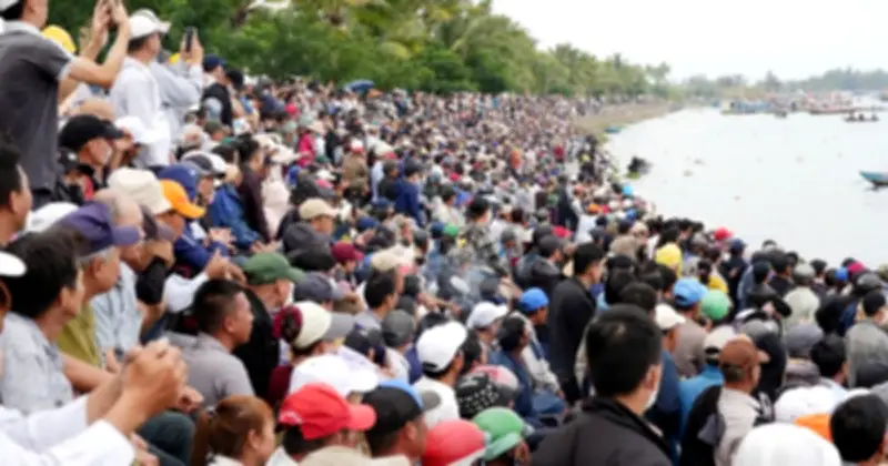 Giải đua thuyền truyền thống mở rộng lần đầu tiên tại Nam Hội An thu hút hàng ngàn người