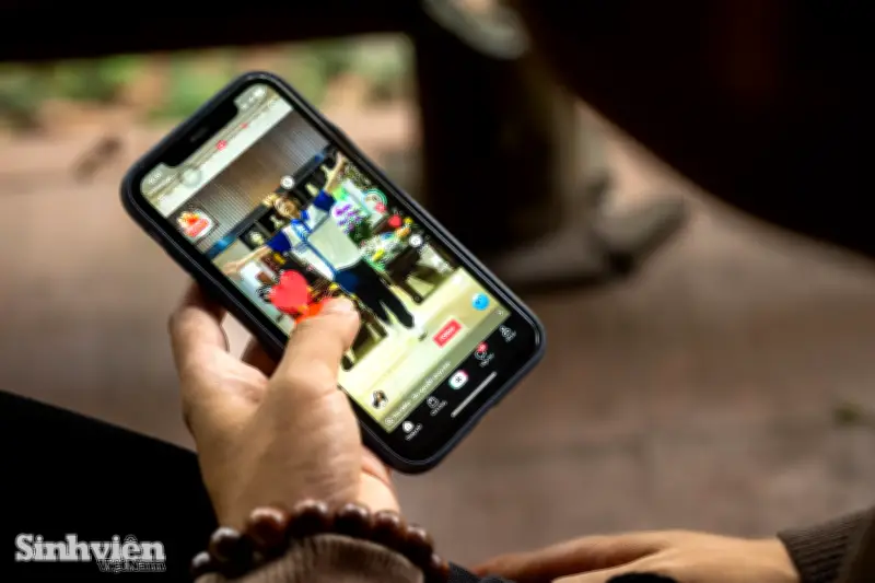 Giảng viên giao bài tập Tết qua TikTok, sinh viên 'lỡ' tạo trend triệu view