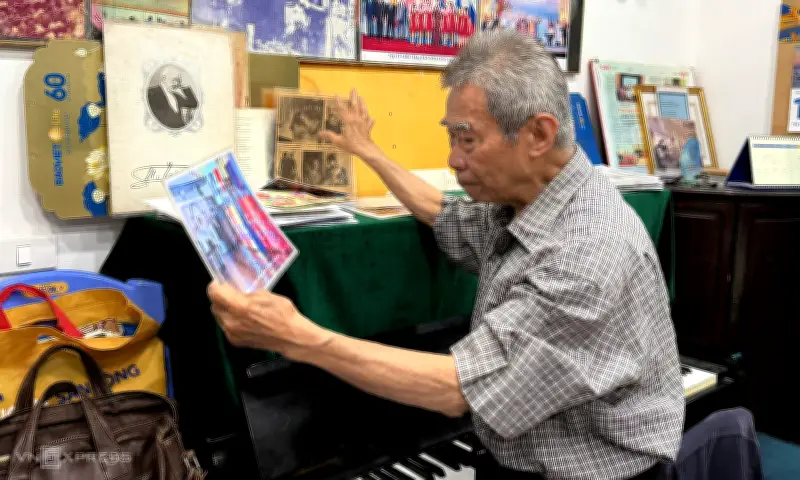 Giáo sư 85 tuổi và lớp học nhạc trong bóng tối thắp sáng hy vọng cho trẻ khiếm thị