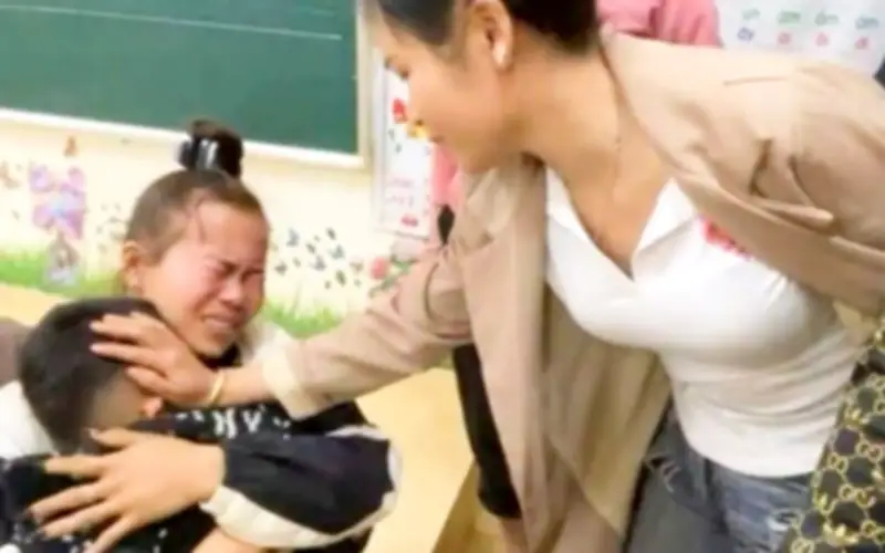 Giáo viên lên tiếng về vụ bé trai lớp 1 bị kẹt trong lớp đến tối, thiếu niên 15 tuổi nhập viện sau 300 lần thụt đầu