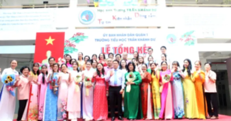 Giáo viên TP.HCM gửi lời chúc năm mới qua hình ảnh ngựa trong văn hóa Việt