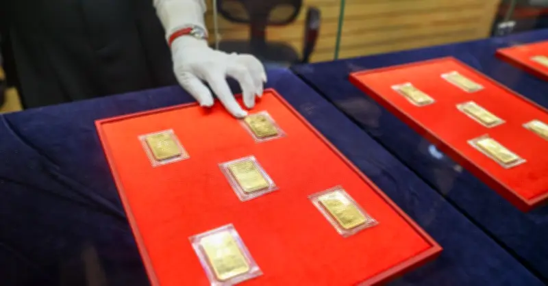 Giá vàng thế giới giảm nhẹ, trong nước tăng 600.000 đồng/lượng