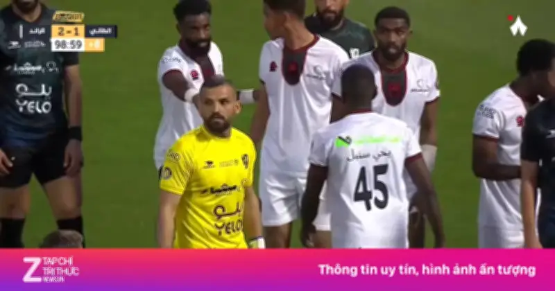 Thủ môn ghi bàn phút cuối tại giải Saudi Arabia, tạo nên khoảnh khắc lịch sử