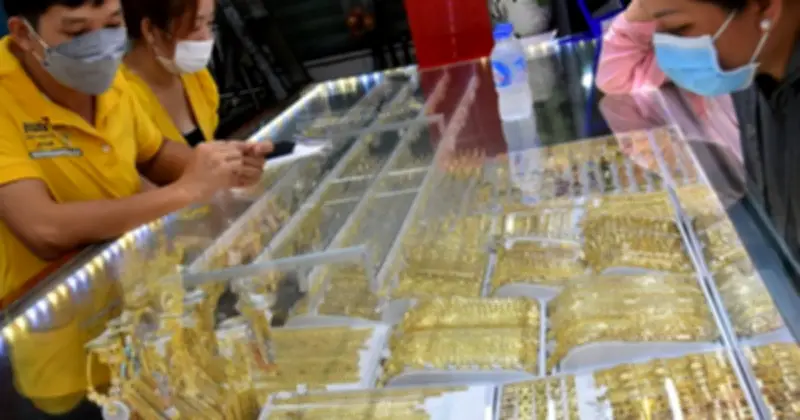 Giá vàng thế giới tăng mạnh lên 5.024 USD/ounce, bất ổn toàn cầu thúc đẩy