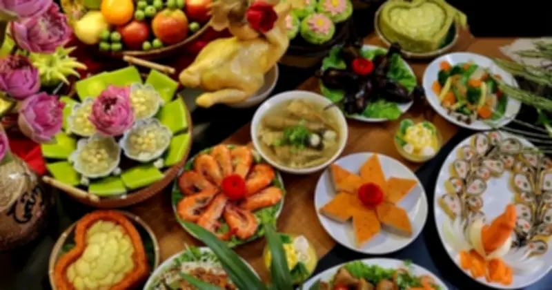 Gắp thịt gà đầu bữa ngày Tết: Hành động nhỏ mang ý nghĩa lớn về vận khí và may mắn