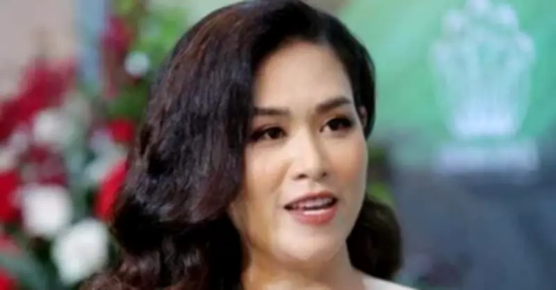 Hà Hương Nguyệt Thảo Mai suýt mù vì pháo, khóc nức nở đêm Giao thừa 16 tuổi