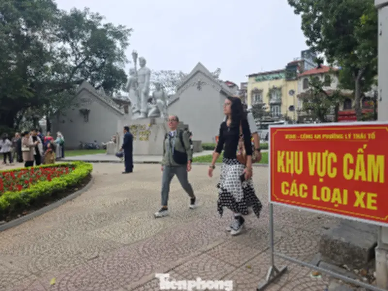 Hồ Hoàn Kiếm Thông Thoáng Dịp Tết 2026 Nhờ Biện Pháp Quyết Liệt