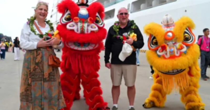 Hạ Long đón 2.400 khách quốc tế 'xông đất' bằng du thuyền dịp Tết Bính Ngọ 2026